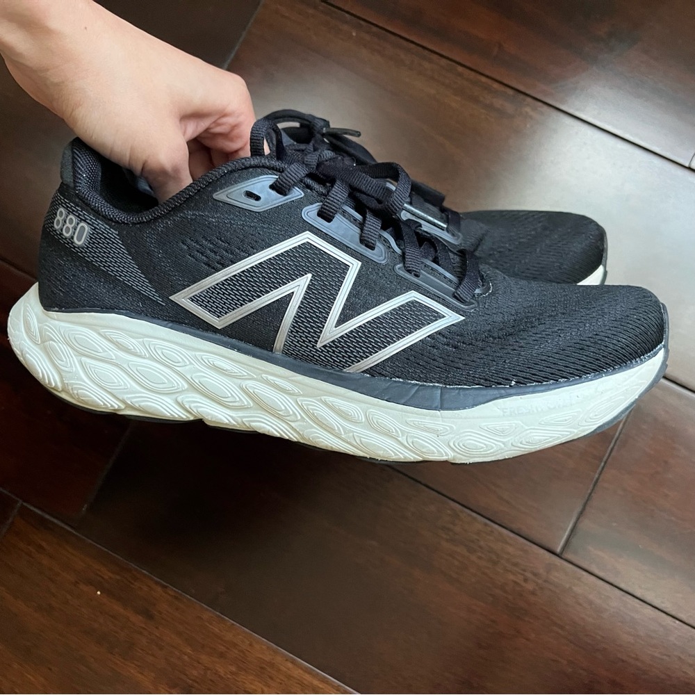 NEW BALANCE WOMEN’S W880K14 BLACK WHITE